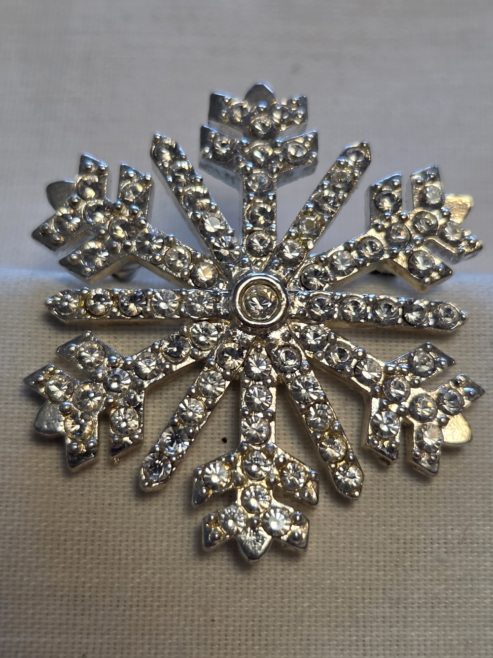 Vtg Monet Eight-Pointed Rhinestone Encrusted Snowflake Brooch Pin Silver-Tone